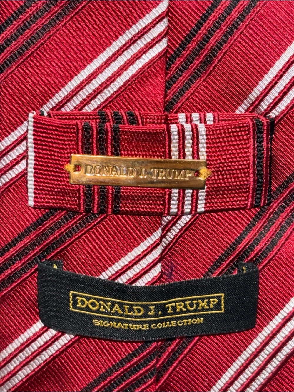 Donald J Trump Signature Collection Repp Tie 100% Silk Red Striped Gold Logo